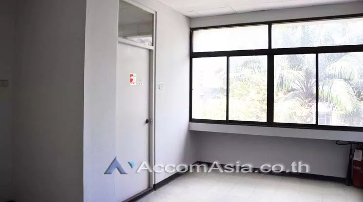10  Apartment For Rent in Sukhumvit ,Bangkok BTS Nana at Perfect for Pet lovers Apartment, near NIST Intl AA10558